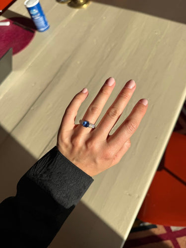 Bague 55 Bague bandeau en or blanc 18 carats, saphir et diamants 58 Facettes 456
