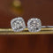 Boucles d'oreilles Embrace - Puces halo en or blanc 18k, diamants taille coussin, 0,50 ct 58 Facettes GER1353WG_20261009
