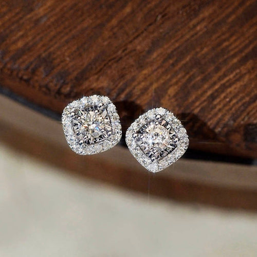 Boucles d'oreilles Embrace - Puces halo en or blanc 18k, diamants taille coussin, 0,50 ct 58 Facettes GER1353WG_20261009