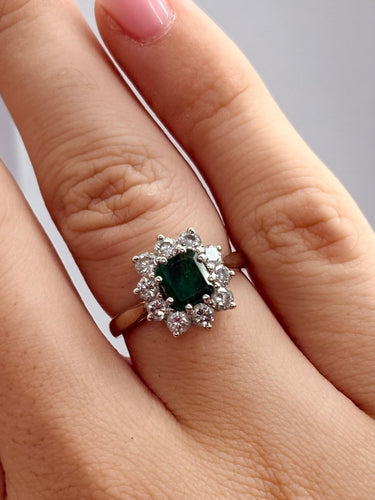 Bague 50 Bague en or blanc 18k, émeraude 1,10 ct et diamants 0,80 ct 58 Facettes 2365