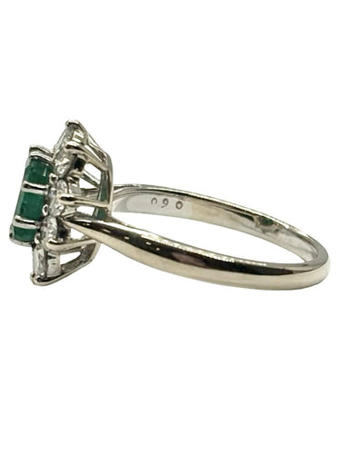 Bague 50 Bague en or blanc 18k, émeraude 1,10 ct et diamants 0,80 ct 58 Facettes 2365