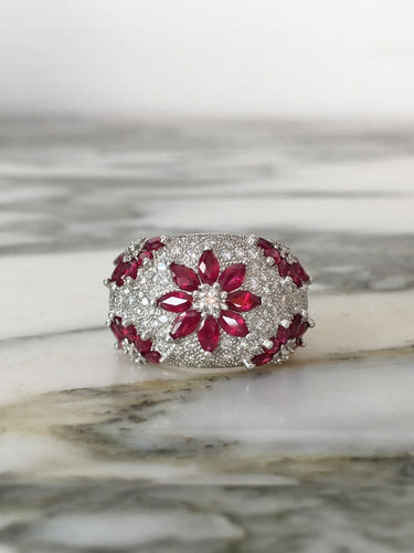 Bague 53 Bague dôme florale en or blanc 18k, rubis et diamants 58 Facettes 305