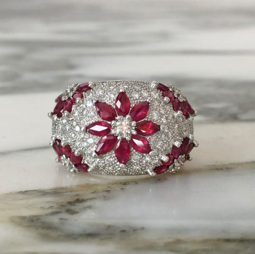 Bague 53 Bague dôme florale en or blanc 18k, rubis et diamants 58 Facettes 305