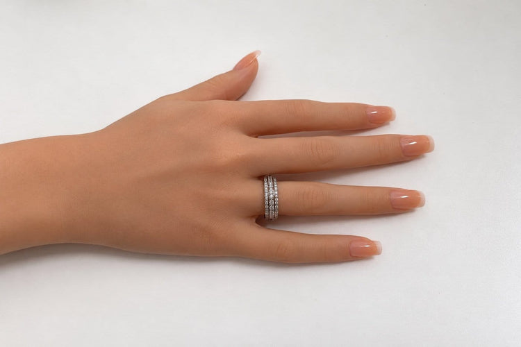 Bague 59 Alliance trois rangs en or gris 18k avec diamants 58 Facettes LP1968/UNNB