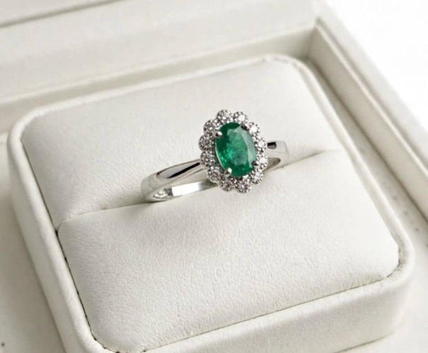 Bague 54 Bague en or blanc 18k avec émeraude et diamants 58 Facettes AN-001