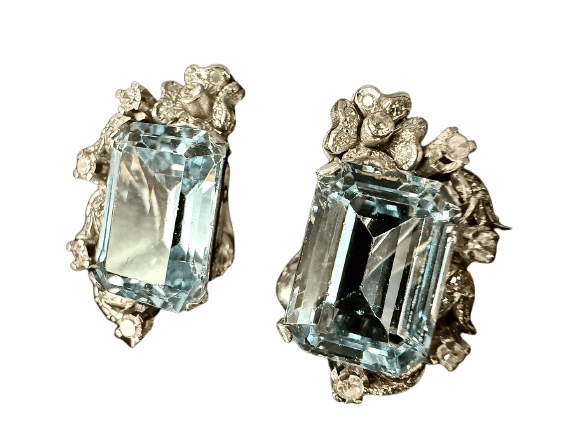 Boucles d'oreilles Boucles d’oreilles en platine, aigues-marines taille émeraude et diamants 58 Facettes boucles 230915
