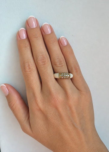 Bague 51 Bague dôme en or jaune 14 carats, corail blanc crème et diamants 58 Facettes bague 230909