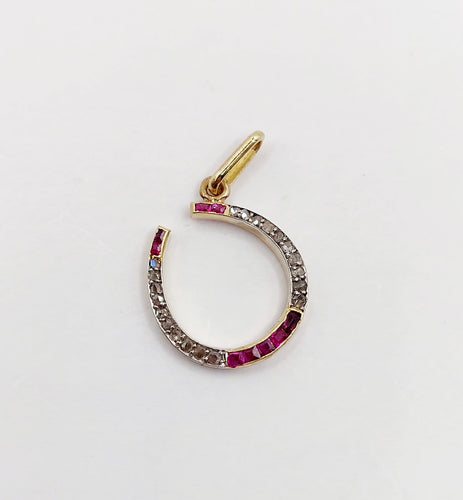 Pendentif Pendentif - Fer à cheval en or 18k, diamants taille rose et rubis synthétiques 58 Facettes A07796