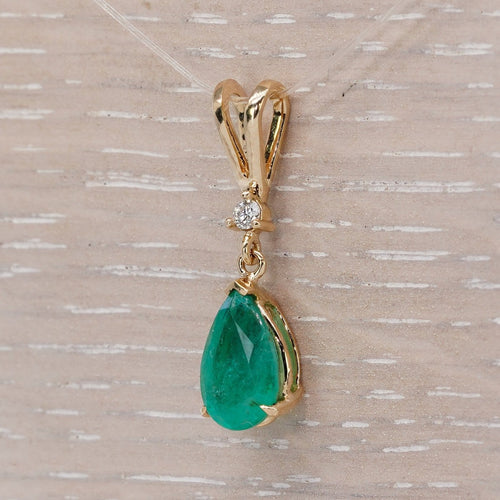 Pendentif Pendentif goutte en or jaune 14 kt, émeraude de Zambie et diamant 58 Facettes P0013