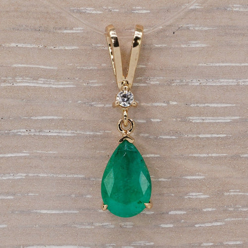 Pendentif Pendentif goutte en or jaune 14 kt, émeraude de Zambie et diamant 58 Facettes P0013