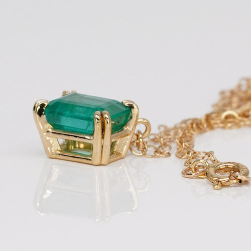 Collier Collier en or jaune 14 carats avec émeraude naturelle certifiée IGI de 1,50 ct 58 Facettes P0015