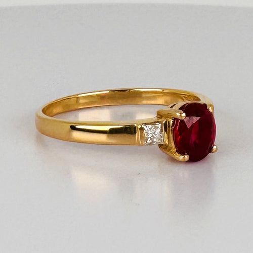 Bague 55 Bague en or jaune 18k, rubis et diamants 58 Facettes