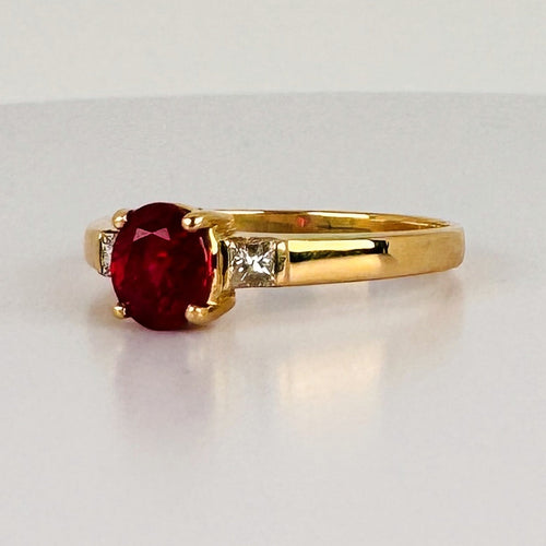 Bague 55 Bague en or jaune 18k, rubis et diamants 58 Facettes