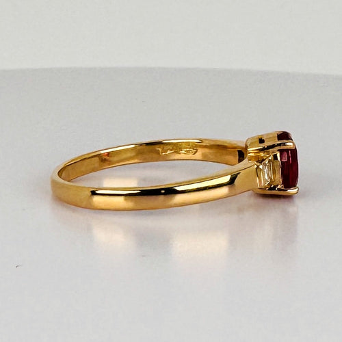 Bague 55 Bague en or jaune 18k, rubis et diamants 58 Facettes