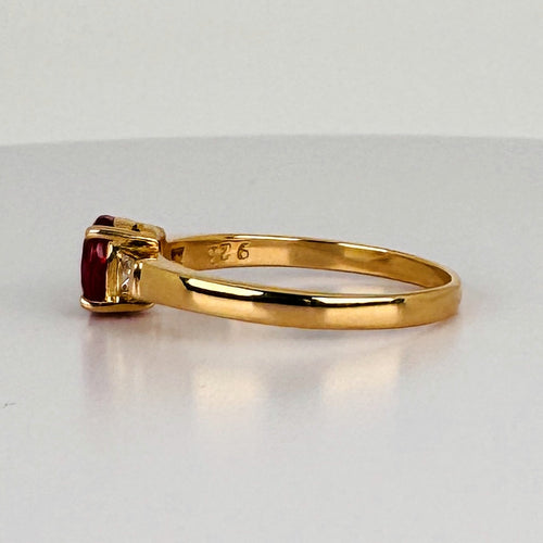 Bague 55 Bague en or jaune 18k, rubis et diamants 58 Facettes