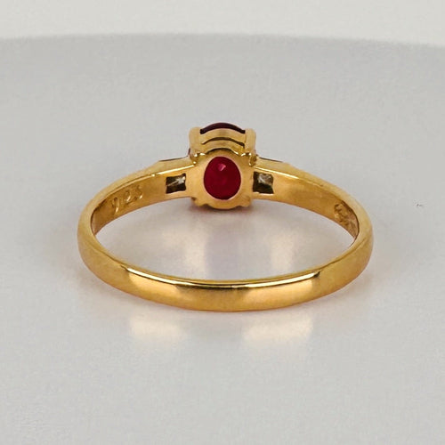 Bague 55 Bague en or jaune 18k, rubis ovale et diamants 58 Facettes 2610001