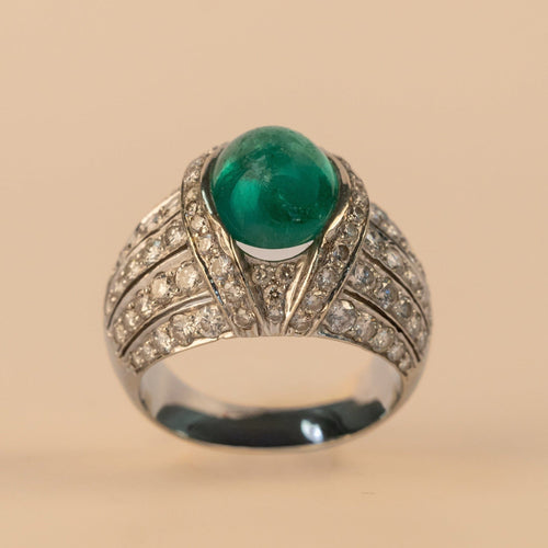 Bague 53 Bague rétro en or blanc 18 carats, émeraude cabochon et diamants 58 Facettes