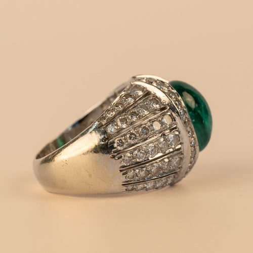 Bague 53 Bague rétro en or blanc 18 carats, émeraude cabochon et diamants 58 Facettes