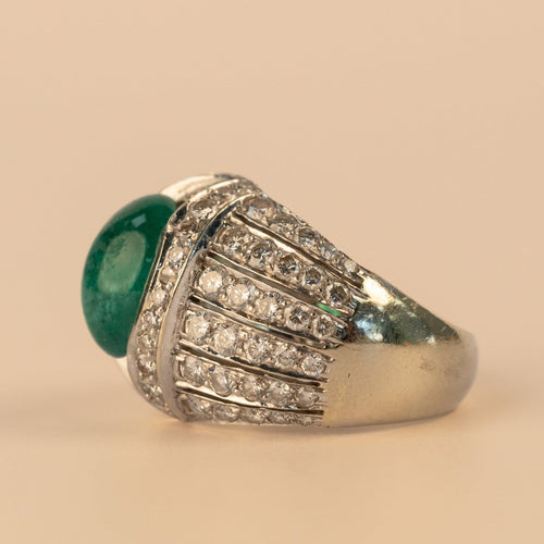 Bague 53 Bague rétro en or blanc 18 carats, émeraude cabochon et diamants 58 Facettes
