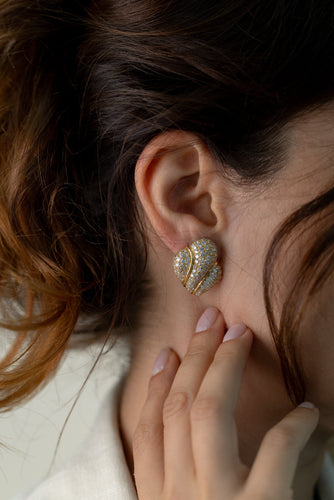Boucles d'oreilles Boucles d’oreilles rétro en or jaune 18k, feuille pavée de diamants 58 Facettes