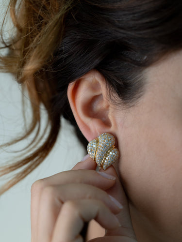 Boucles d'oreilles Boucles d’oreilles rétro en or jaune 18k, feuille pavée de diamants 58 Facettes