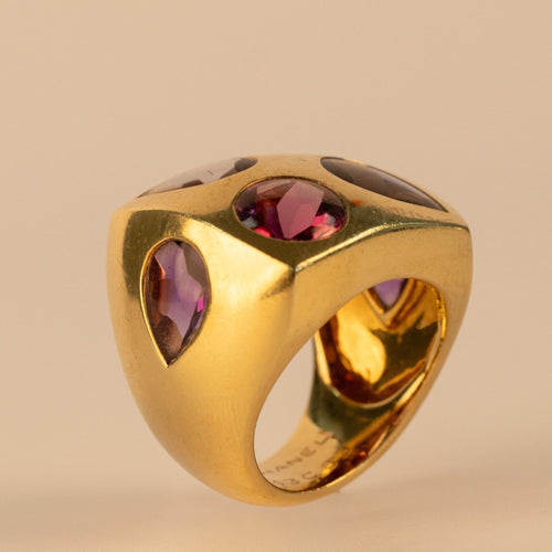 Bague 46 Chanel - Chevalière vintage 1960 en or jaune 750, saphirs, grenats et topazes 58 Facettes