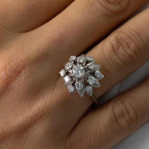 Bague 51 Bague Marguerite Vintage Or Blanc et Diamants 1,10 ct 58 Facettes