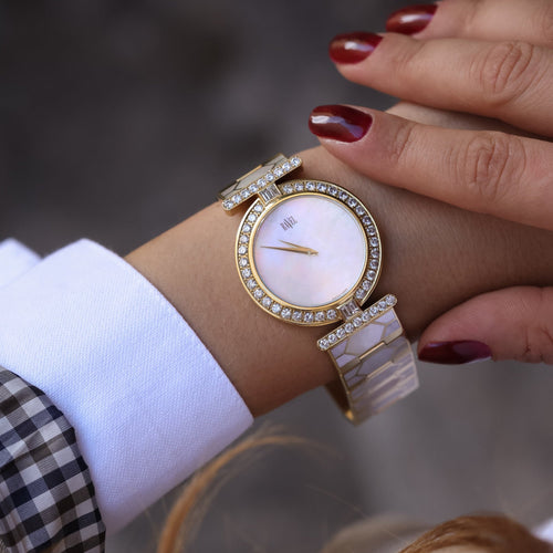 Montre Ravel - Montre-bijou vintage en or jaune, nacre et diamants, années 1980 58 Facettes