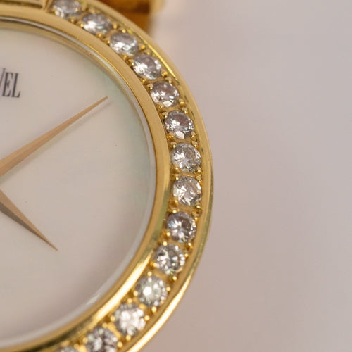 Montre Ravel - Montre-bijou vintage en or jaune, nacre et diamants, années 1980 58 Facettes