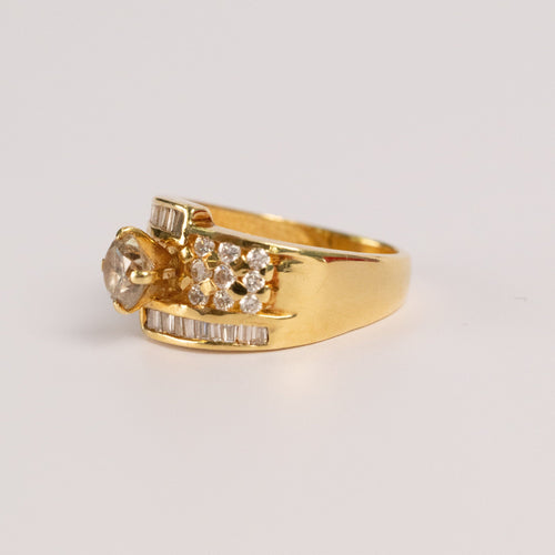 Bague 52 Bague cocktail vintage en or jaune, diamant central et diamants baguette 58 Facettes