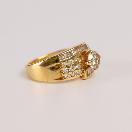 Bague 52 Bague cocktail vintage en or jaune, diamant central et diamants baguette 58 Facettes
