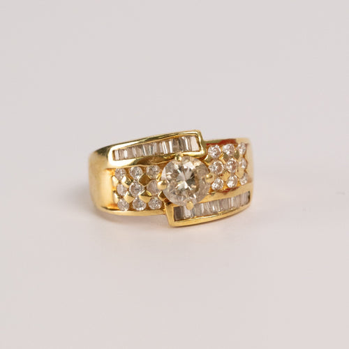 Bague 52 Bague cocktail vintage en or jaune, diamant central et diamants baguette 58 Facettes