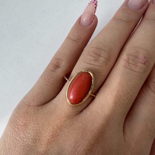 Bague Bague en or jaune 18 ct avec corail rouge 58 Facettes 42670