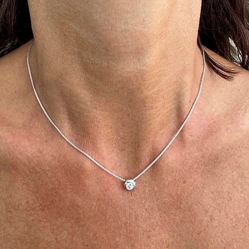 Collier Collier point lumineux en or blanc 18k avec diamant 0,30 ct 58 Facettes 40532