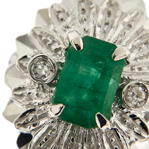 Bague 53 Bague fleur en or blanc 18 kt, émeraude et diamants 58 Facettes 40468