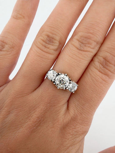 Bague 53 Bague trilogie de style victorien en or jaune 18 kt avec diamants 58 Facettes 589/26 R