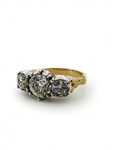 Bague 53 Bague trilogie de style victorien en or jaune 18 kt avec diamants 58 Facettes 589/26 R