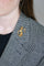 Broche Broche porteuse d’eau asiatique en or jaune, années 1960 58 Facettes