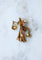 Broche Broche porteuse d’eau asiatique en or jaune, années 1960 58 Facettes