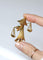 Broche Broche porteuse d’eau asiatique en or jaune, années 1960 58 Facettes