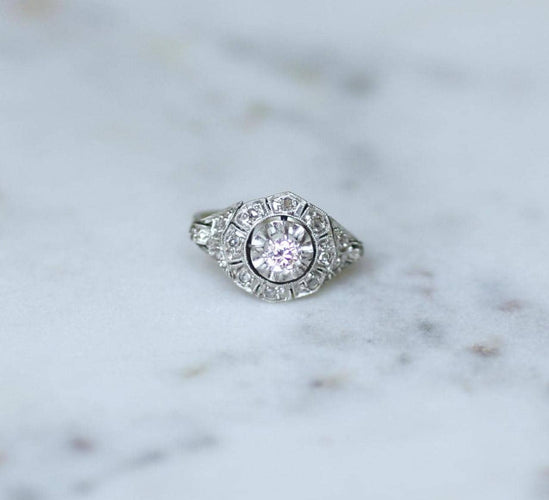 Bague 49 Bague dôme Art déco en or blanc et platine avec diamants 58 Facettes