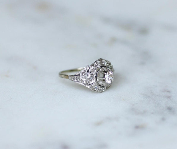 Bague 49 Bague dôme Art déco en or blanc et platine avec diamants 58 Facettes