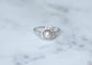 Bague 59 Bague cible Art déco, or blanc 18 kt, platine, perle mabé et diamants 58 Facettes