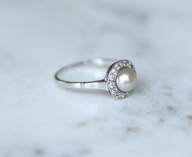 Bague 59 Bague cible Art déco, or blanc 18 kt, platine, perle mabé et diamants 58 Facettes
