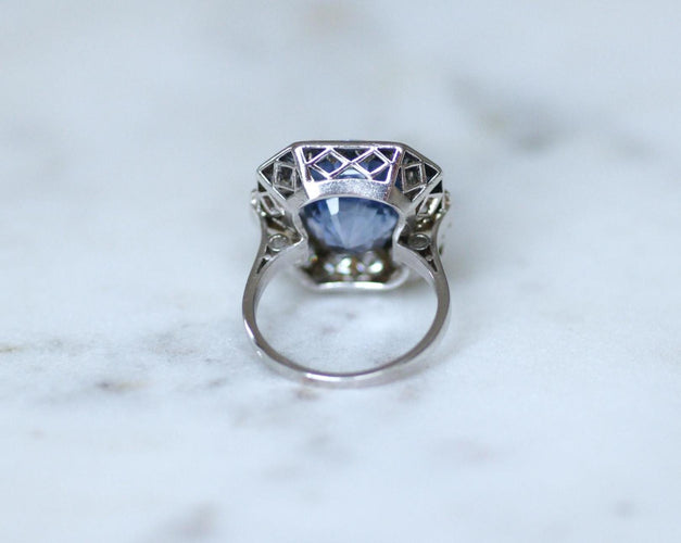 Bague 55 Bague Art déco en platine, saphir de Ceylan 12,20 ct et diamants 58 Facettes