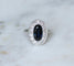Bague 54 Bague Art déco en platine, saphir ovale et entourage de diamants 58 Facettes