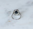Bague 54 Bague Art déco en platine, saphir ovale et entourage de diamants 58 Facettes