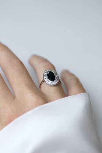 Bague 54 Bague Art déco en platine, saphir ovale et entourage de diamants 58 Facettes