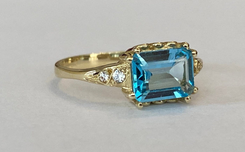 Bague 53 Bague en or jaune 14 carats, topaze bleue et diamants 58 Facettes ring