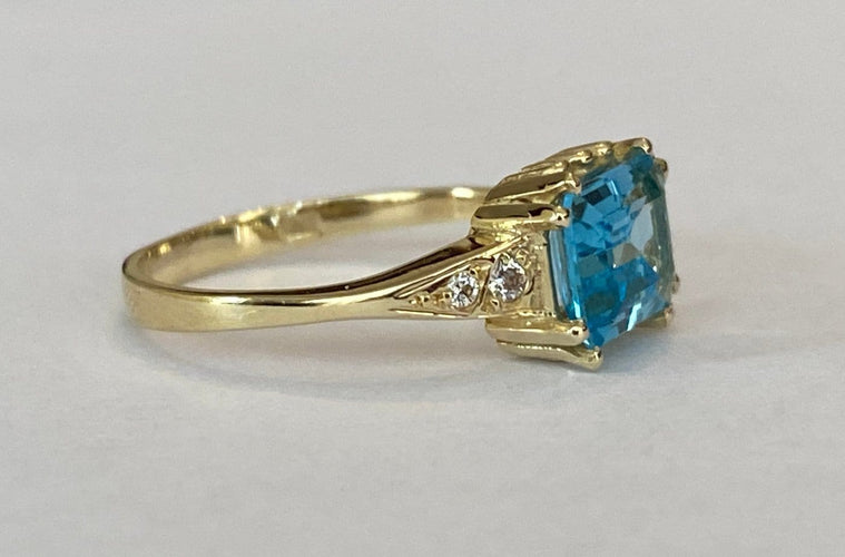 Bague 53 Bague en or jaune 14 carats, topaze bleue et diamants 58 Facettes ring